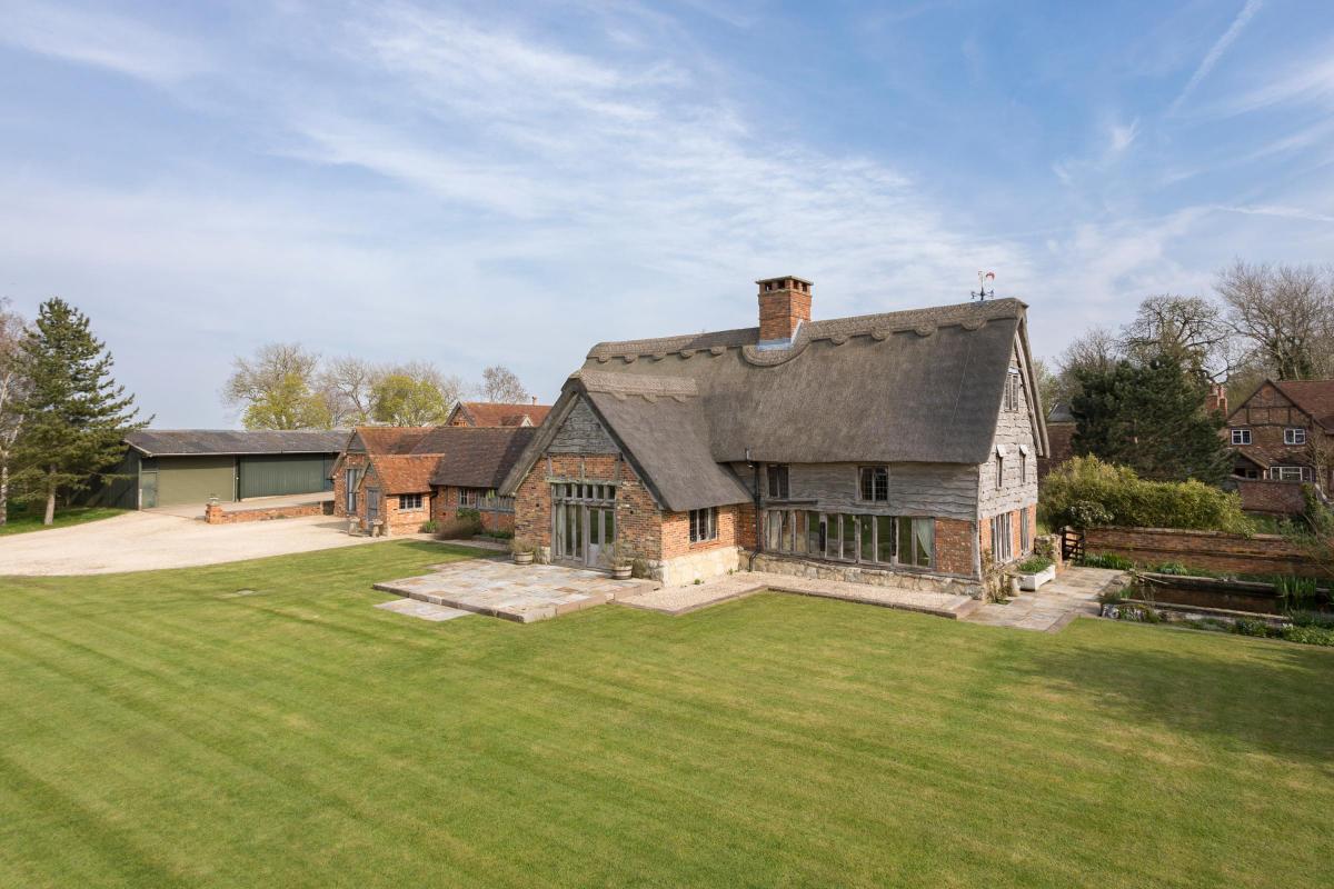 Barn That Belonged To Lord Carington S Estate Goes On Sale Bucks