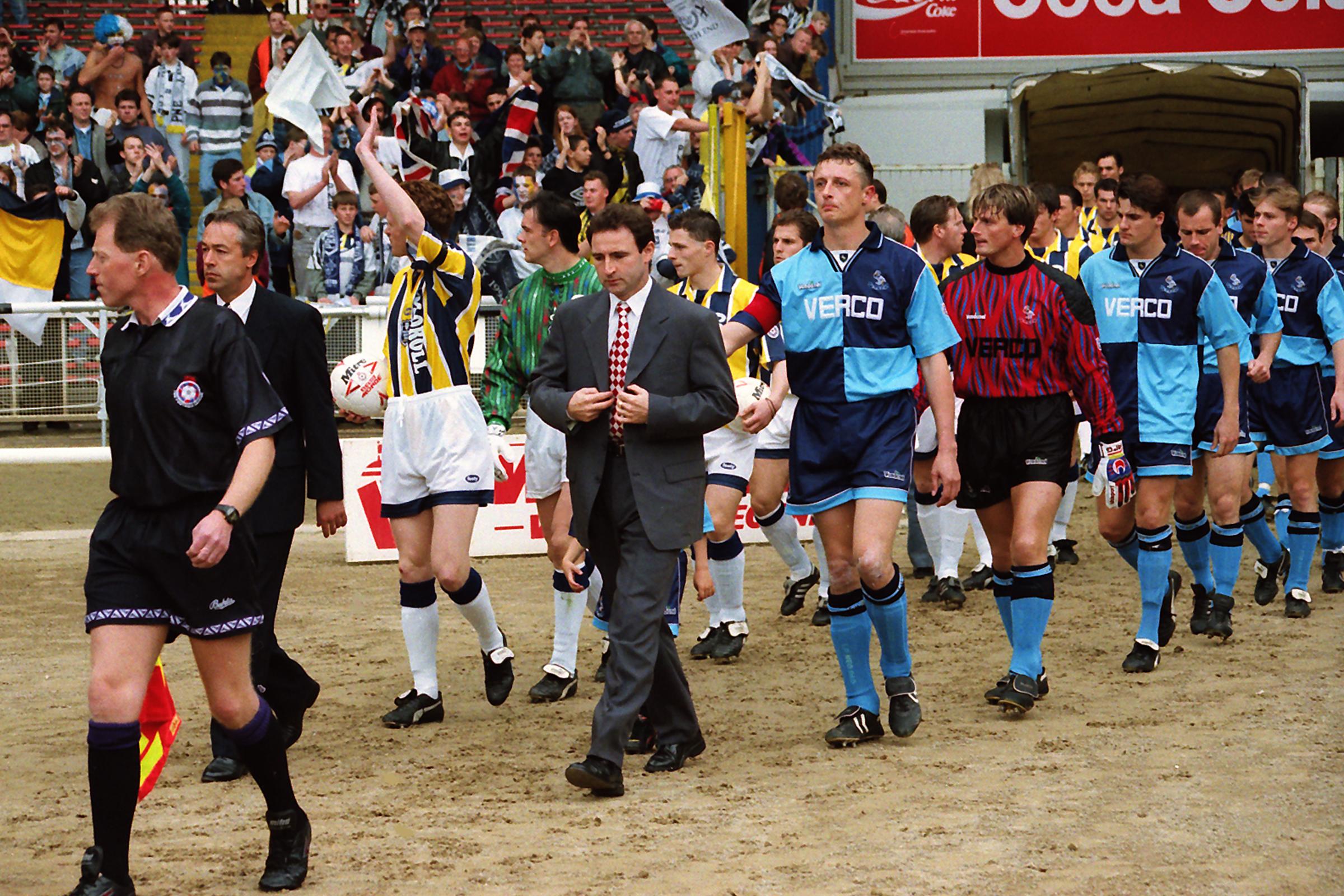Moments before kick-off in 1994 (WWFC)